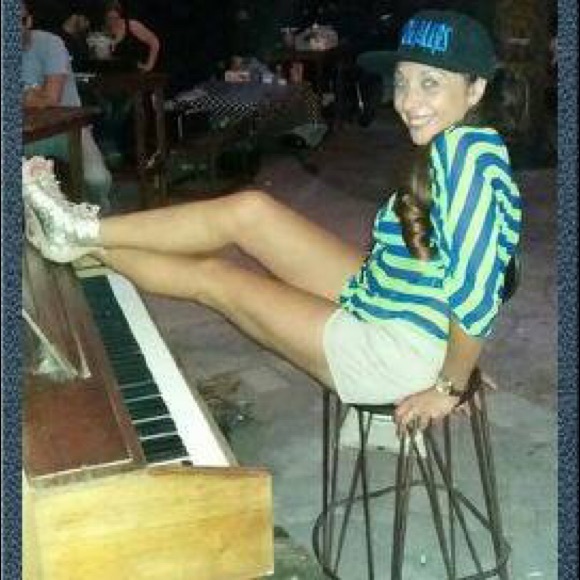 Trendy Top for Any Mood or Attitude ๐ - Picture 1 of 6